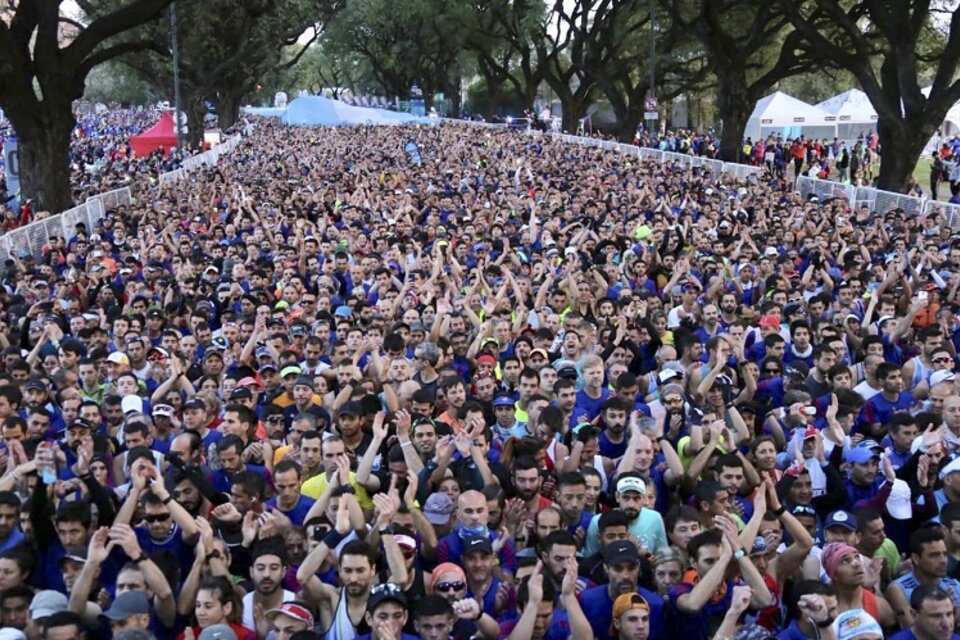 Una imagen de la meda maratón, que se corrió el 25 de agosto y reunió a unos 20 mil atletas.  (Fuente: Noticias Argentinas)