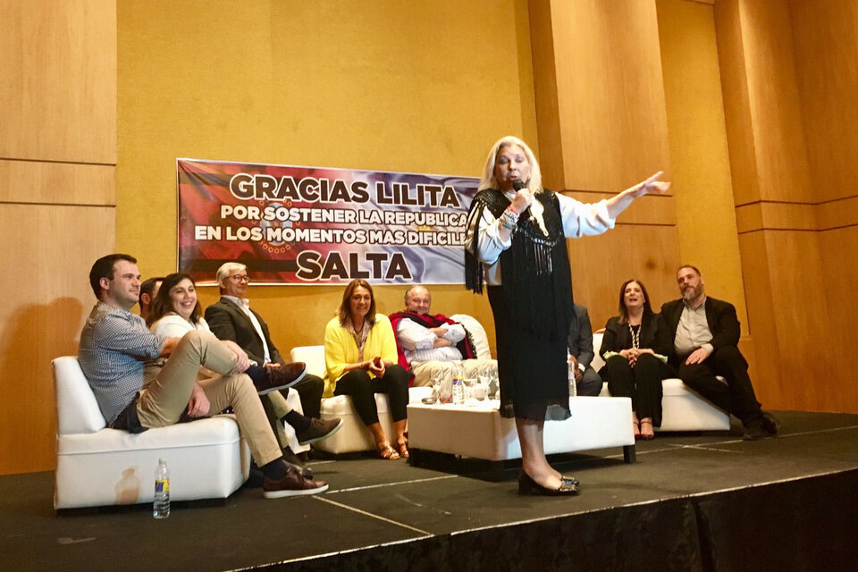 Elisa Carrió expuso su particular mirada sobre el feminismo durante una presentación en Salta.