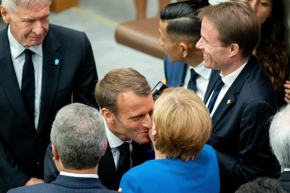 Macron saluda a Merkel en la sede de Naciones Unidas.  (Fuente: EFE)