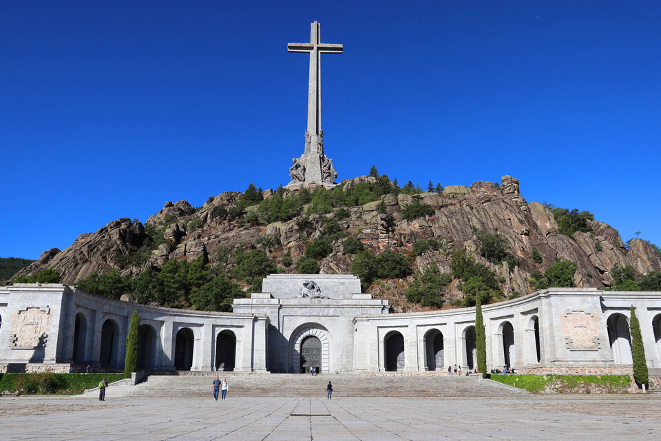  La basílica del Valle de los Caídos, donde fueron sepultados los restos del dictador Francisco Franco .  (Fuente: EFE)