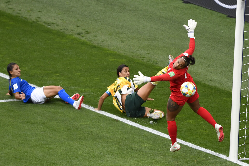 Marta ataca; Brasil cayó ante Australia. (Fuente: AFP)