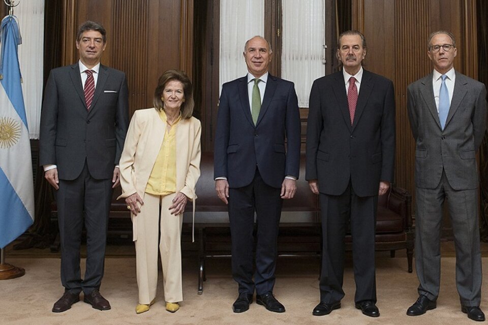 Rosenkrantz, a la derecha de la foto, y también del fallo de sus colegas.  (Fuente: Noticias Argentinas)
