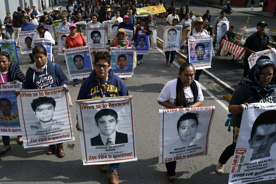 Manifestación y pedido de justicia en el centro de la capital mexicana. (Fuente: AFP)