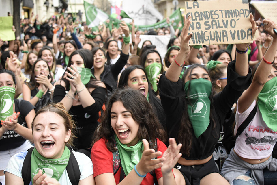 La presencia juvenil fue predominante en la marcha de ayer. (Fuente: Andrés Macera.)