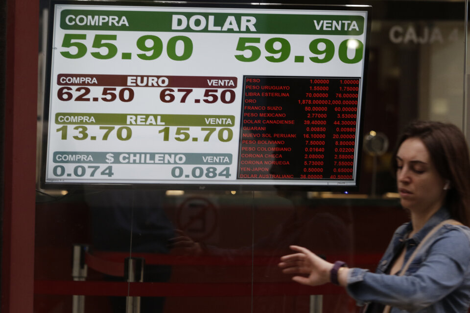 El dólar cerró este lunes en 59,82 pesos y marcó un avance de 26 centavos.  (Fuente: Bernardino Avila)