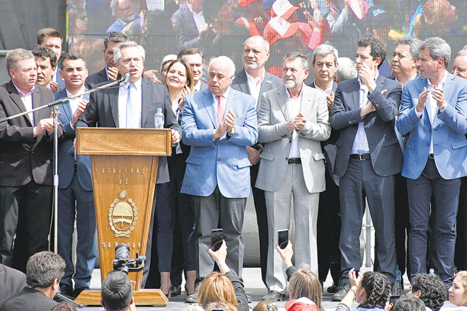 Alberto Fernández en el acto junto a Wado de Pedrom Uñac y Gioja. (Fuente: Télam)