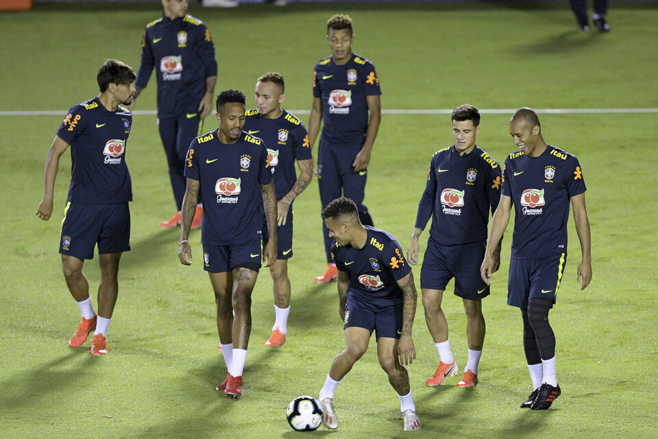 Brasil se entrenó en el Manoel Barradas para preservar el césped del Arena Fonte Nova. (Fuente: AFP)