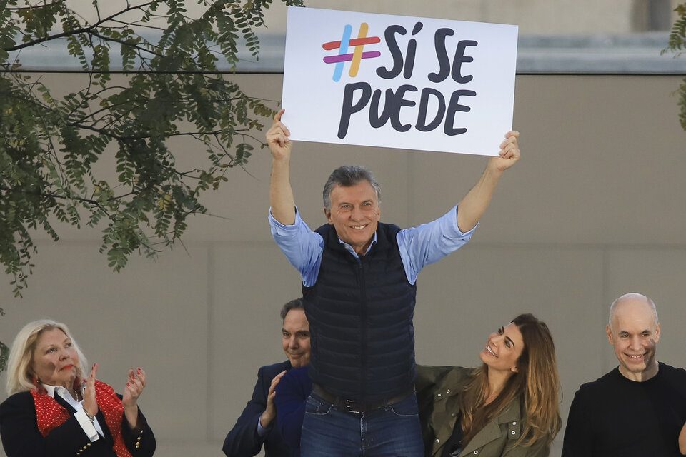 Macri durante la primera de las marchas del "Sí se puede", en Barrancas de Belgrano. (Fuente: NA)