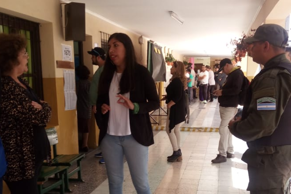 Elecciones Salta: quisieron echar a precandidata por usar pañuelo verde