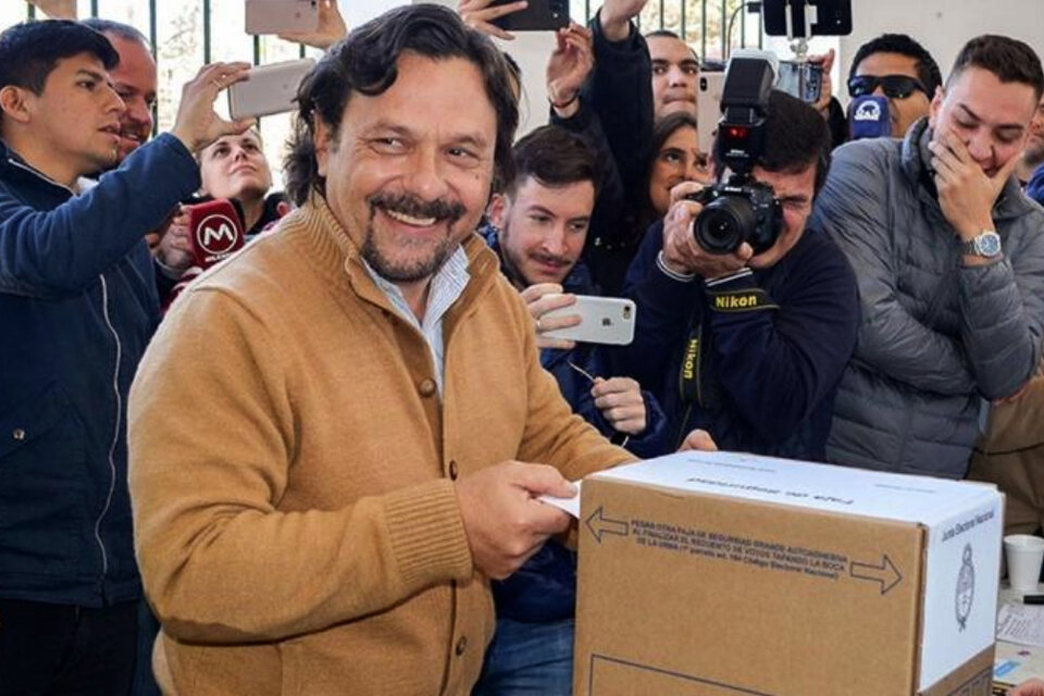 Muchos candidatos locales de Sáenz hicieron campaña con la imagen de Alberto Fernández.