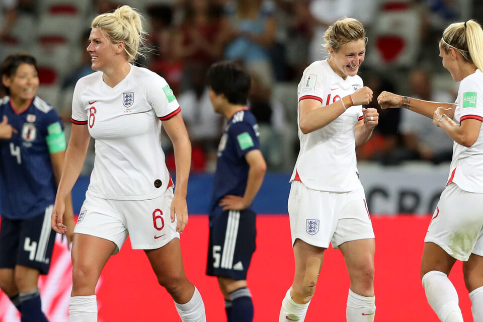 Ellen White festeja sus goles en Niza. (Fuente: Prensa FIFA)