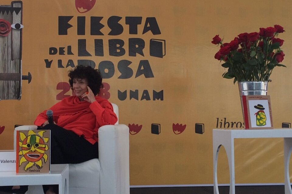 Valenzuela, en una actividad en México, que ahora la premia con el Carlos Fuentes.  (Fuente: Facebook Luisa Valenzuela)