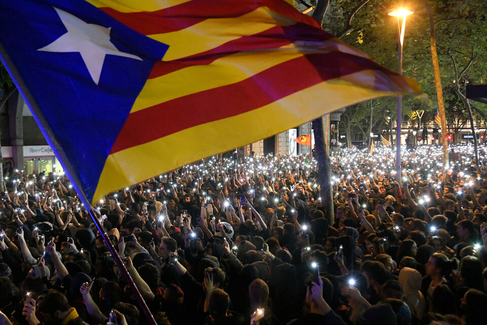 Ayer continuó la protesta sobertanista en las calles y plazas de Barcelona. (Fuente: AFP)