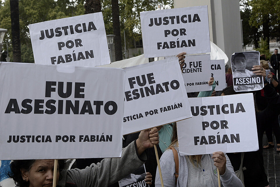 El reclamo de justicia de los familiares de la víctima.