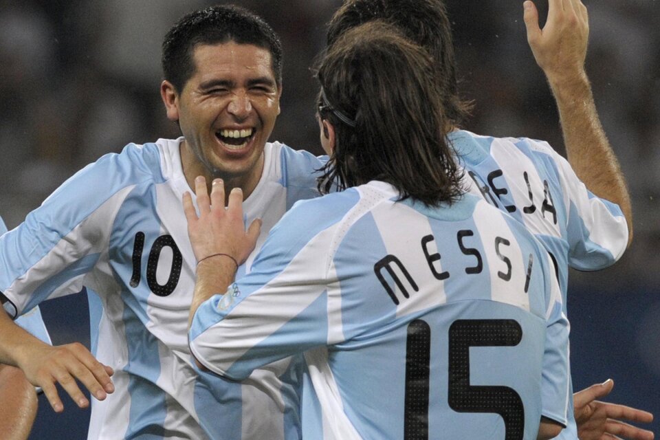Riquelme y Messi coincidieron en la Selección entre 2006 y 2008. (Fuente: NA)