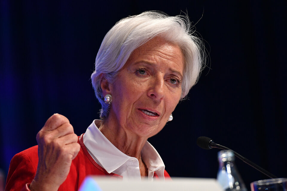 Christine Lagarde, titular del FMI, dijo que sería una "tontería" no seguir con el acuerdo.