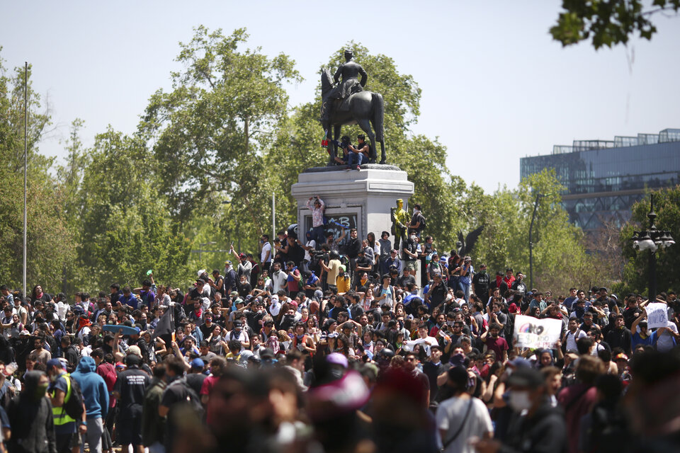 Chile: Masiva Protesta De Los Estudiantes Y Huelga General ...