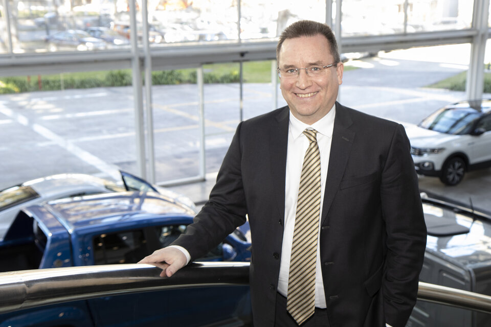 "La industria automotriz está viviendo un momento desafiante en el país", afirma Thomas Owsianski, presidente y CEO de Volkswagen Group Argentina