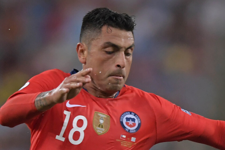 Gonzalo Jara, de Chile, quedó en la mira de la Conmebol. (Fuente: AFP)