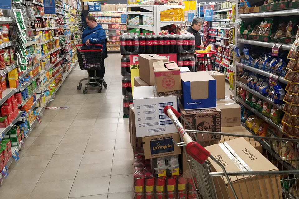 El personal en los supermercados se contrajo 4,4 por ciento. (Fuente: Guadalupe Lombardo)