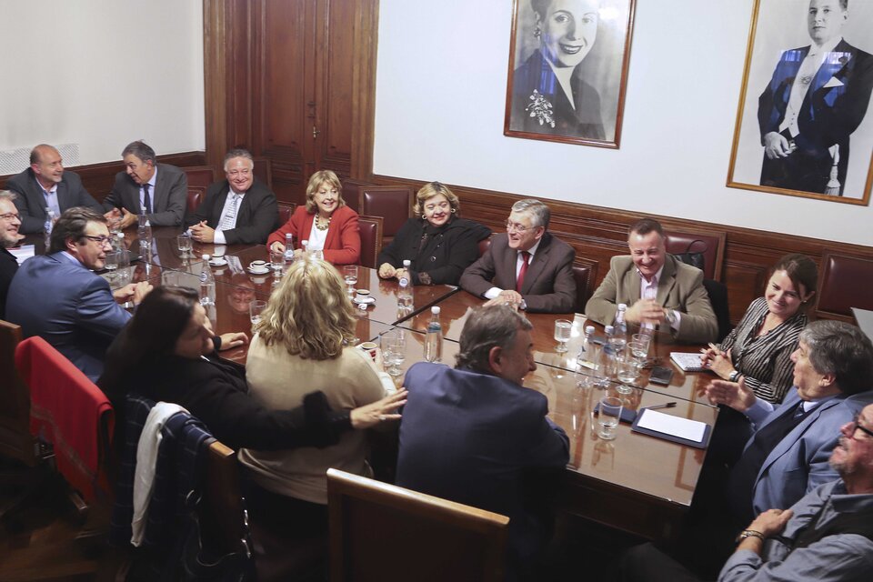 La reunión donde se eligio a Carlos Caserio como sucesor de Miguel Pichetto.