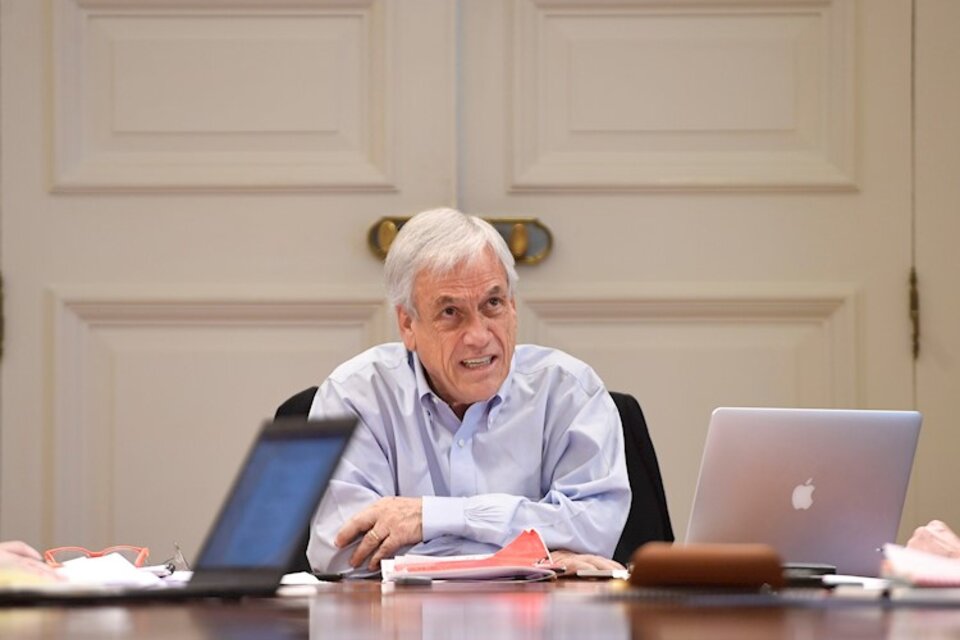 Piñera, reunido con el gabinete al que ahora le pidió la renuncia.
