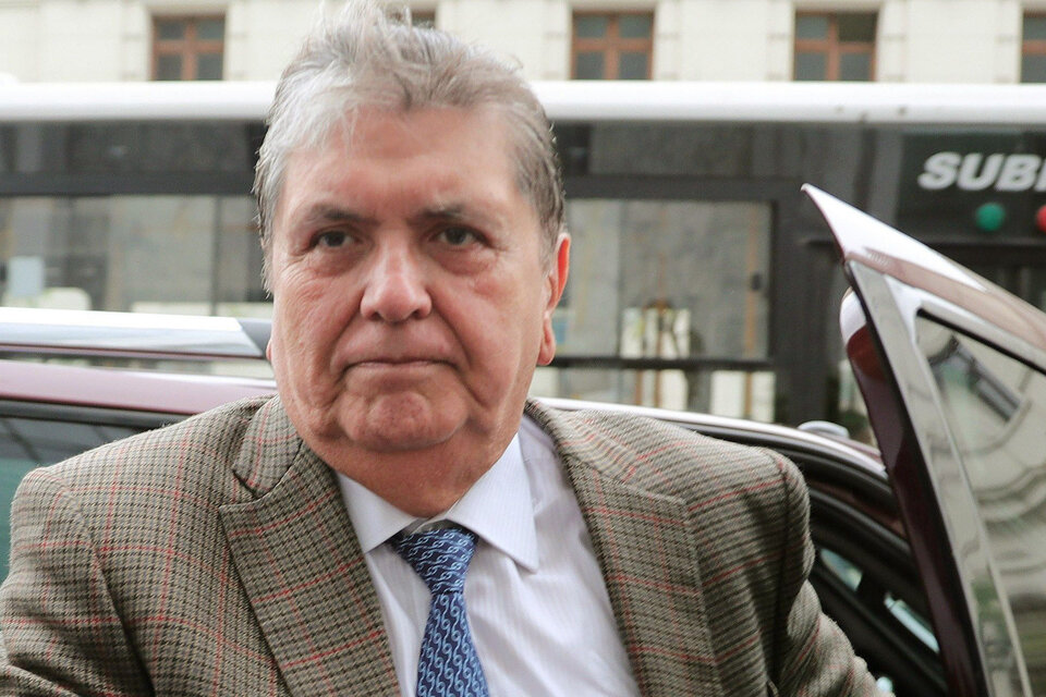 El expresidente de Perú, Alan García, se disparó cuando iba a ser arrestado en una causa por corrupción.