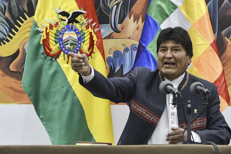 "Un abrazo revolucionario a nuestros hermanos", tuiteó Evo.  (Fuente: AFP)