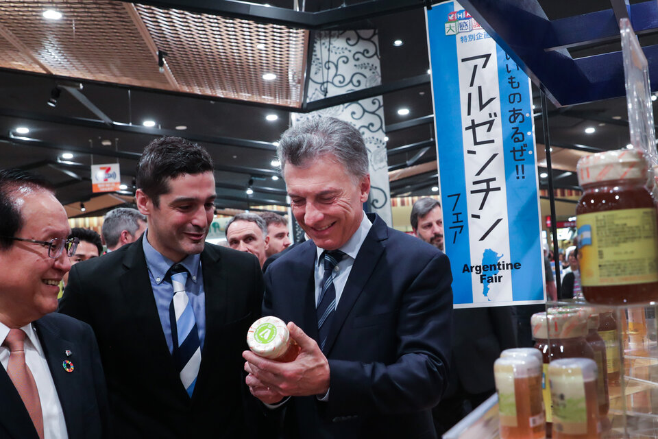 Mauricio Macri en la cadena de supermercados Ito Yokado, en Japón.