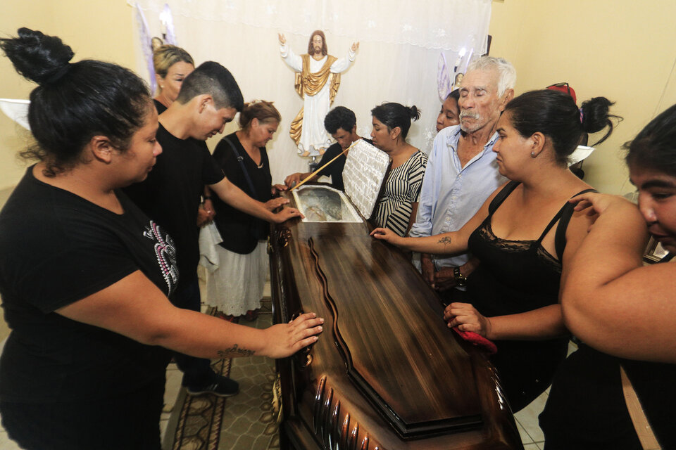 Despiden a uno de los dos fallecidos en la ciudad de Montero. (Fuente: EFE)