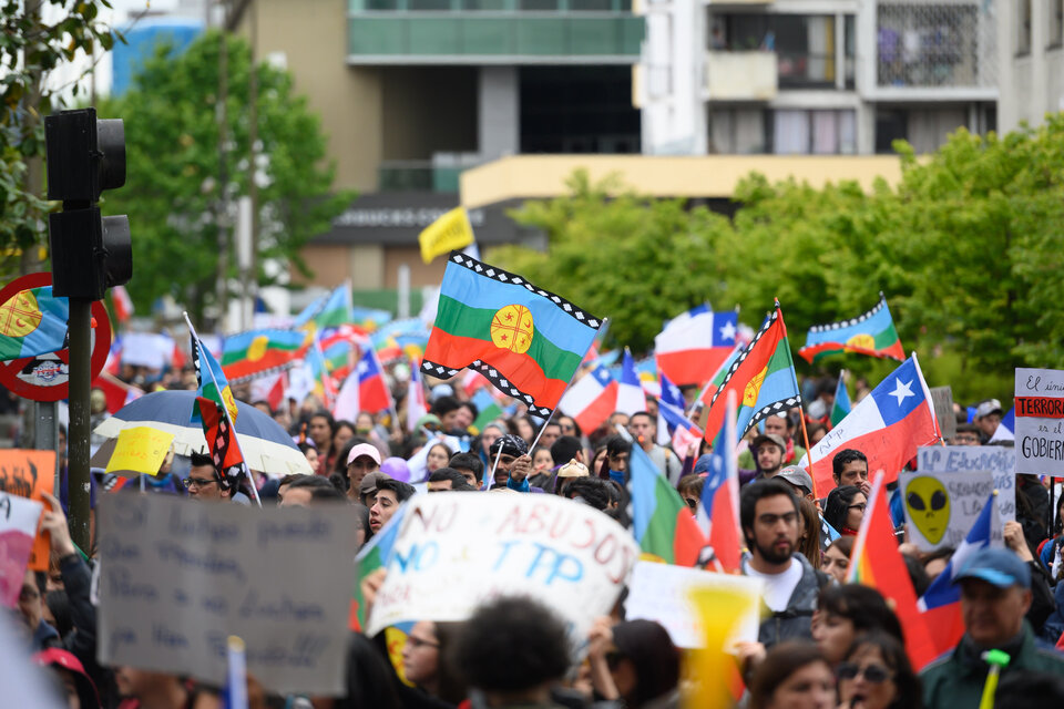 Manifestantes protestan en Concepción en la jornada 13 desde el estallido social en Chile.Foto 2: Jaime Qiuntana (Fuente: EFE)