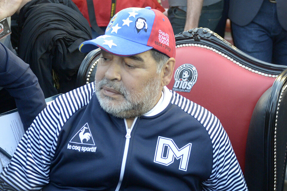 Diego Maradona, DT de Gimnasia La Plata. (Fuente: NA)