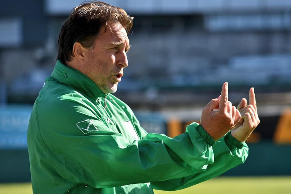 - (T6) Mejor Entrenador Ferrocarril-20pag27-20jorge-20cordon-2002