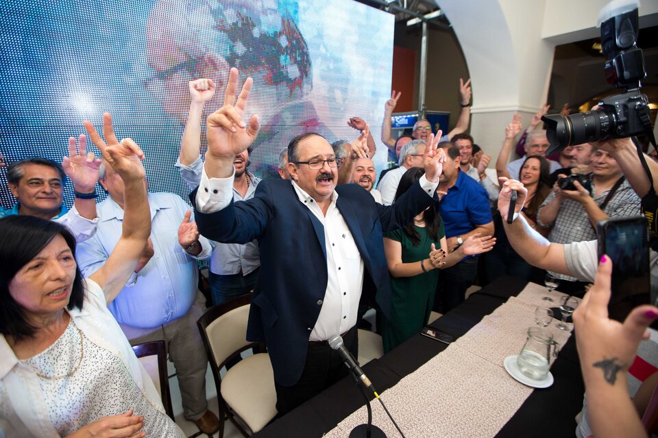 Los senadores electos Leavy y Giménez en los festejos del domingo (Fuente: Matías Maiztegui)