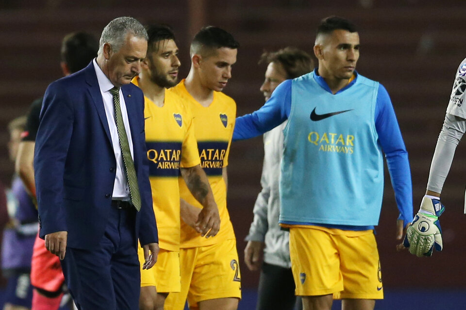 El DT Alfaro y sus dirigidos se retiran preocupados de la Fortaleza de Lanús.