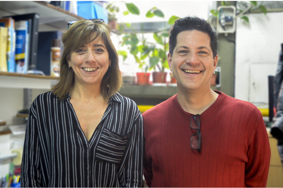 Julia Cricco y Guillermo Labadie, investigadores del Conicet en la red global. (Fuente: Camila Casero)