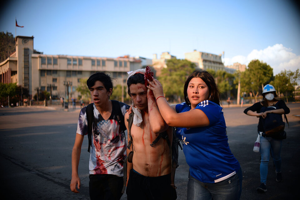  Los Carabineros continúan reprimiendo las manifestaciones.  (Fuente: AFP)