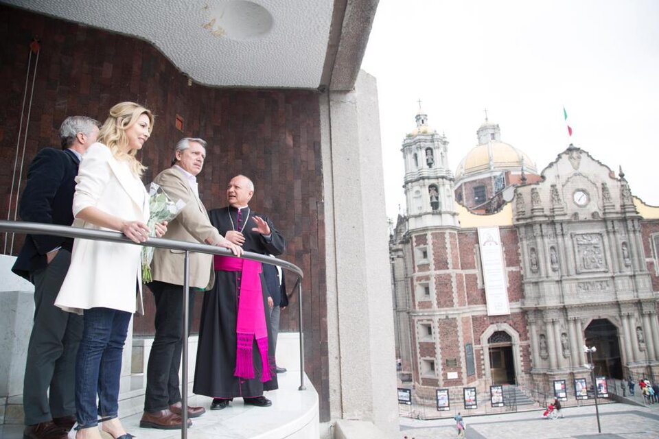 Alberto Fernández, Fabiola Yáñez y Felipe Solá en la visita a la Basílica.