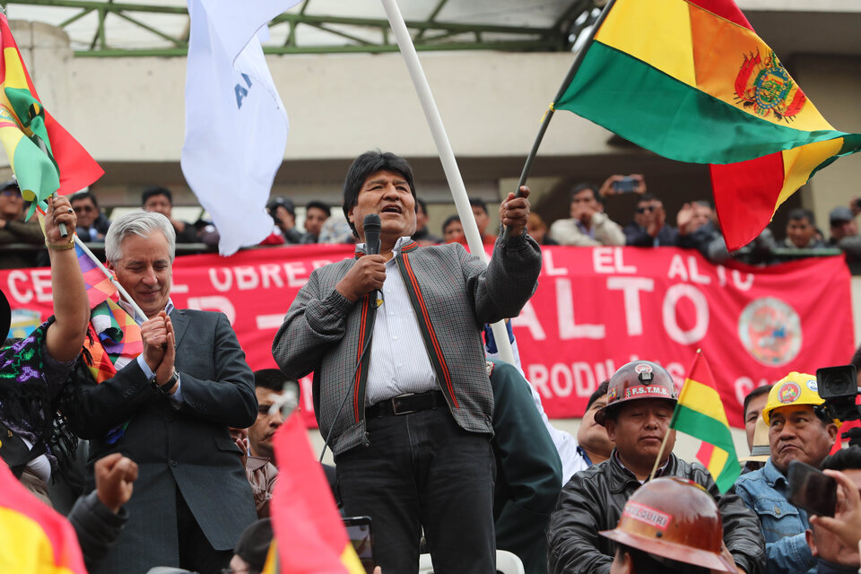 Evo Morales encabezó la marcha realizada en la Plaza Mayor de San Francisco, La Paz.  (Fuente: EFE)