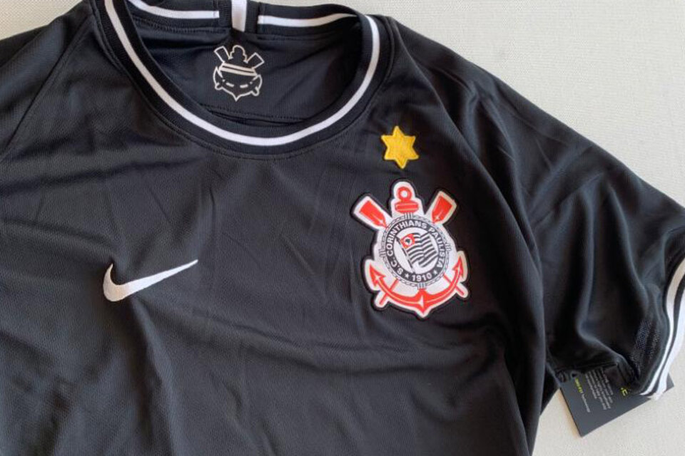 La camiseta homenaje del Corinthians a las víctimas del Holocausto.