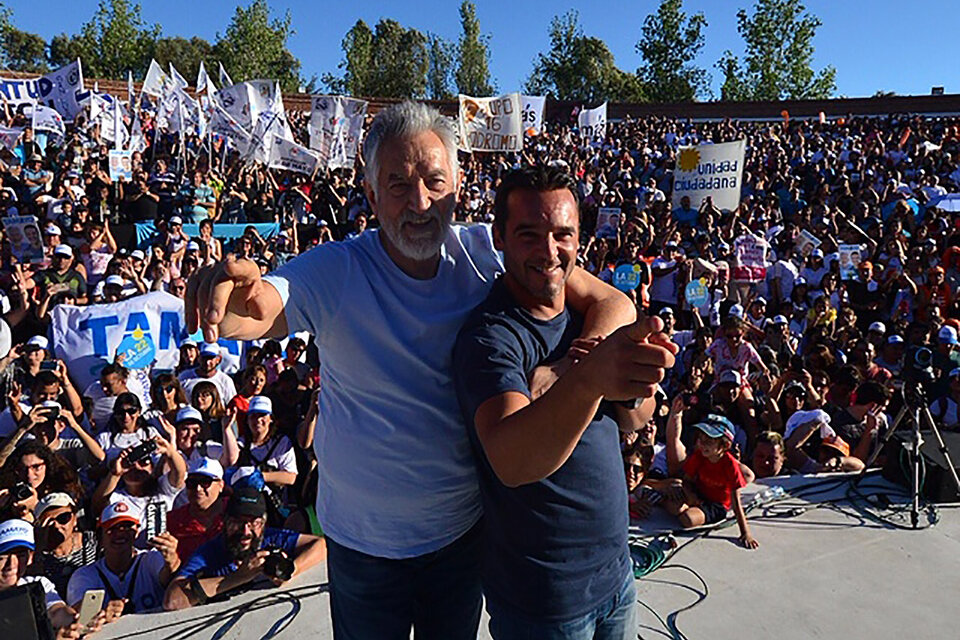 Alberto Rodríguez Saa y su candidato local, Sergio Tamayo.  (Fuente: PJ San Luis)
