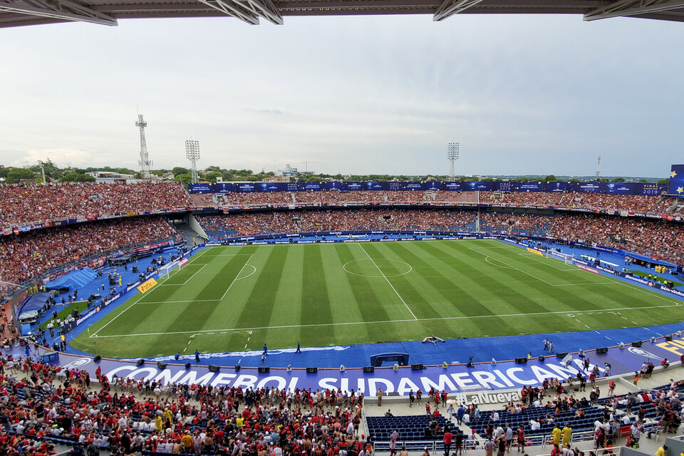 Más de 35.000 hinchas de Colón se acercaron a a Asunción para ver la final. (Fuente: NA)