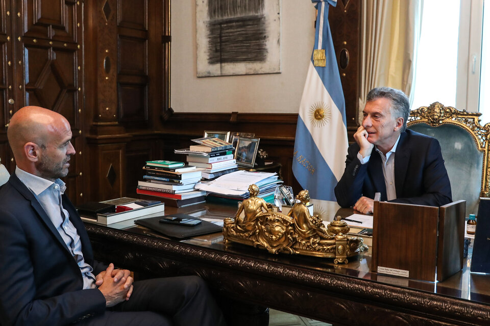 El presidente Macri se reunió con el ministro de Transporte, Guillermo Dietrich. (Fuente: Télam)