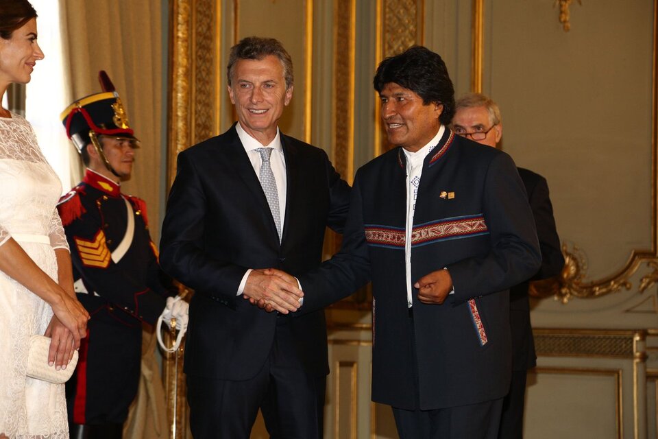 Evo Morales y Mauricio Macri, durante la asunción del presidente argentino en 2015.