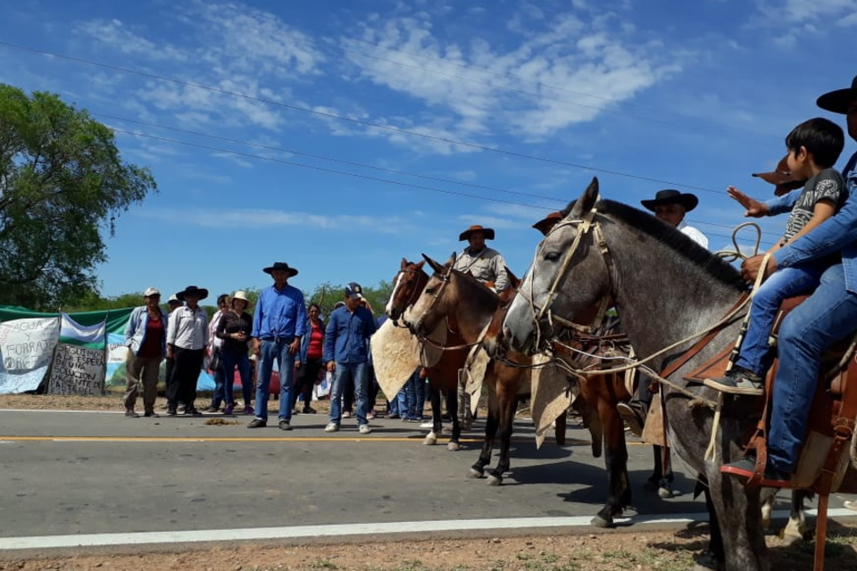 Campesinos cortaron la ruta 81 en el Chaco salteño