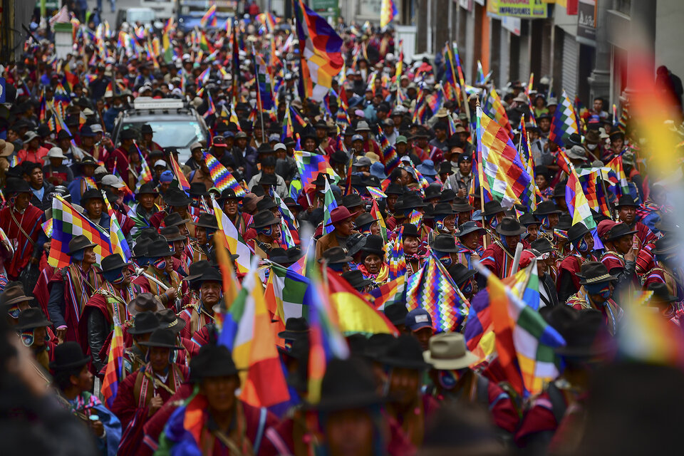 Simpatizantes de Evo Morales marchan por las calles de La Paz. (Fuente: AFP)