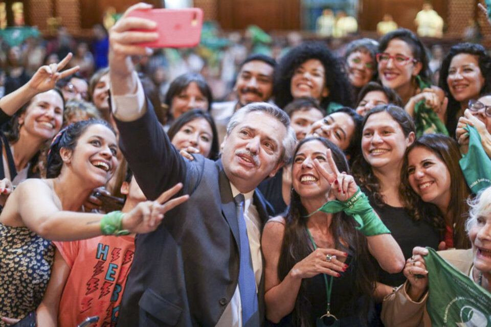 El presidente electo durante la presentación en la que conoció a Belén.
