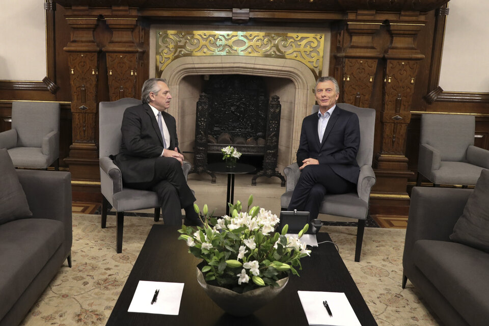 El presidente electo, Alberto Fernández y el presidente saliente, Mauricio Macri, en la reunión de transición que mantuvieron el 28 de octubre. (Fuente: NA)