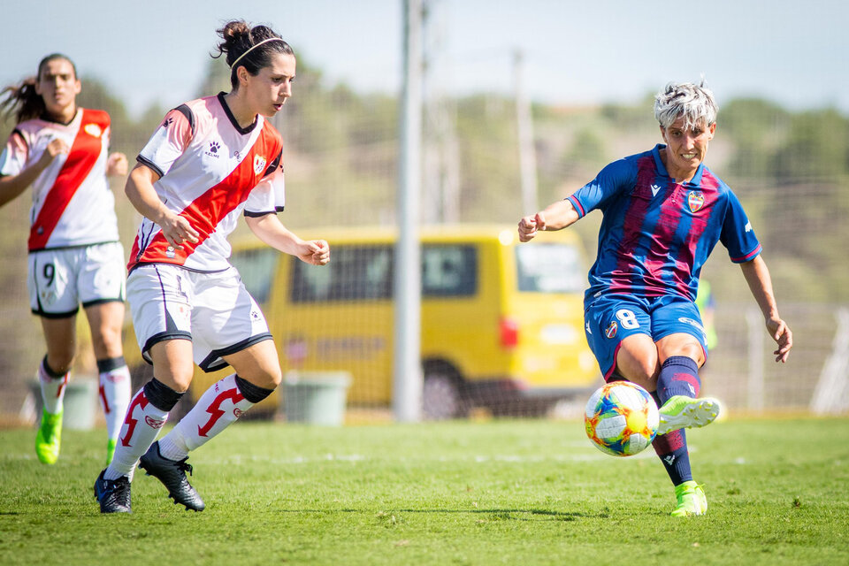 Sonia Bermúdez jugando para el Levante, donde es una de las capitanas.