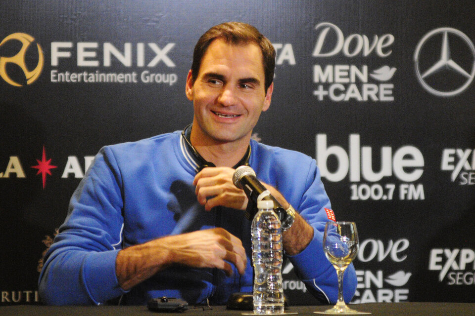 Federer sonríe durante un momento de la conferencia en Puerto Madero. (Fuente: Alejandro Leiva)
